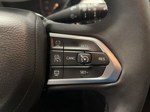 Used 2025 Jeep Compass Limited AWD/4WD image 12
