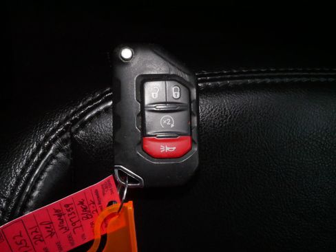 Used 2021 Jeep Wrangler Unlimited Sahara image 30