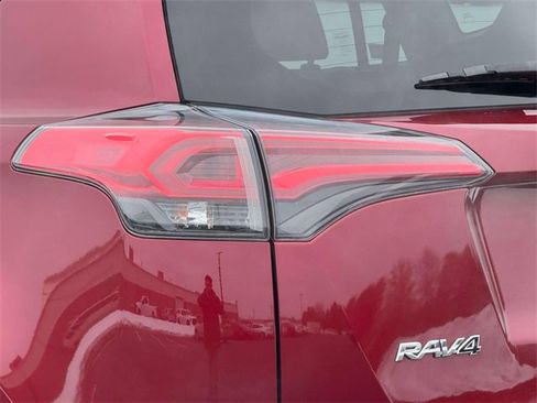 Used 2018 Toyota RAV4 Limited w/ Advanced Technology Package image 9