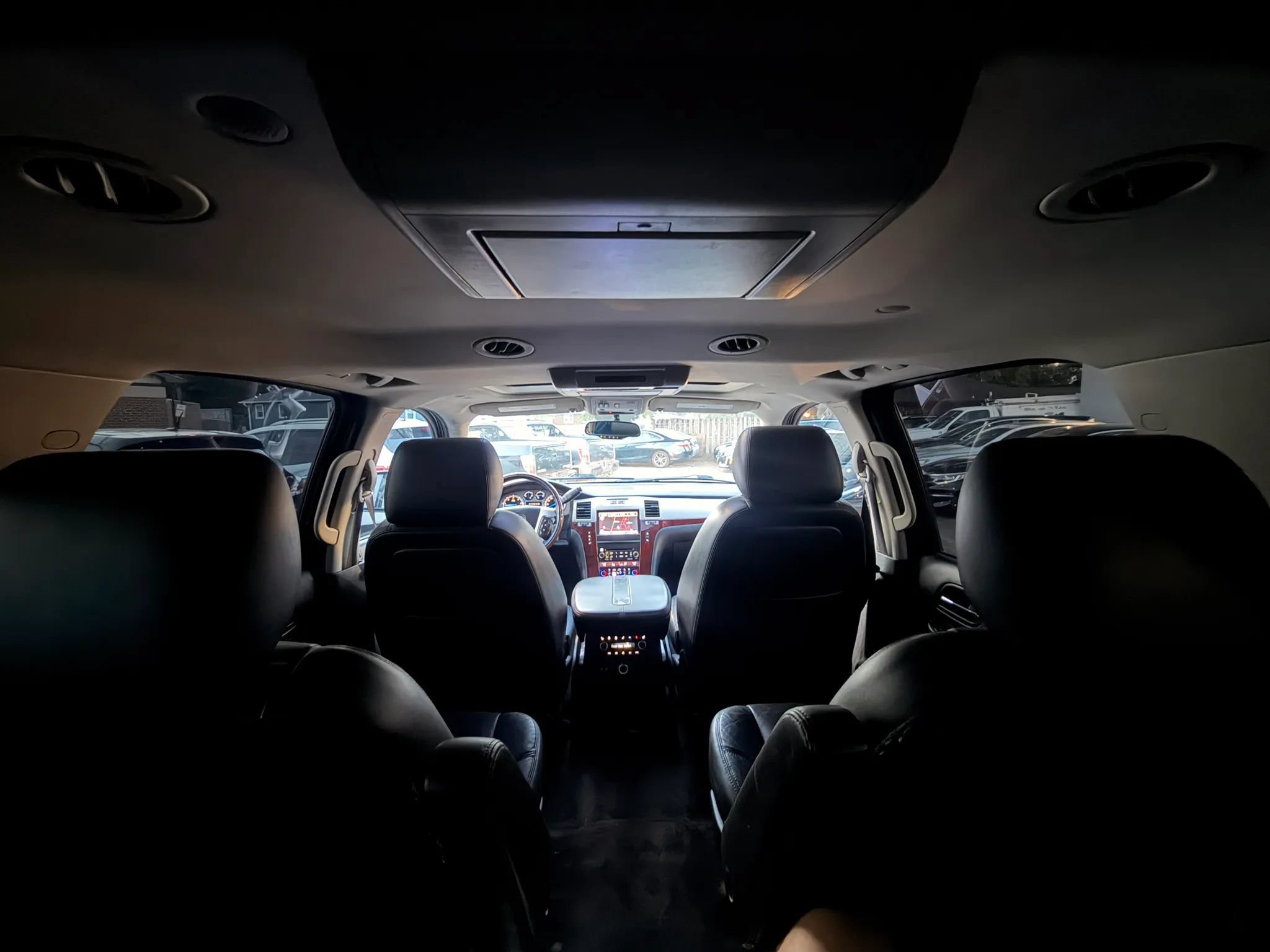 Used 2011 Cadillac Escalade ESV Luxury AWD/4WD image 29