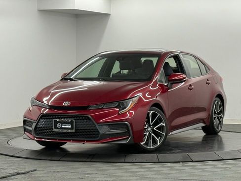 Certified 2022 Toyota Corolla SE w/ SE Premium Package image 2