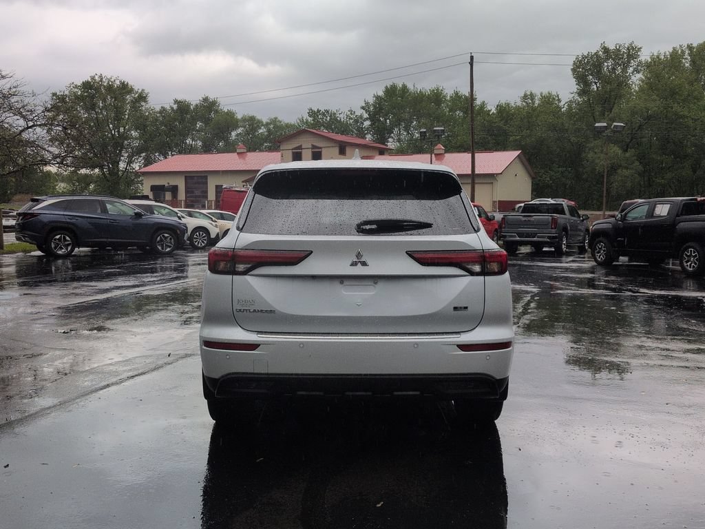 Used 2023 Mitsubishi Outlander SE Black Edition AWD/4WD image 6
