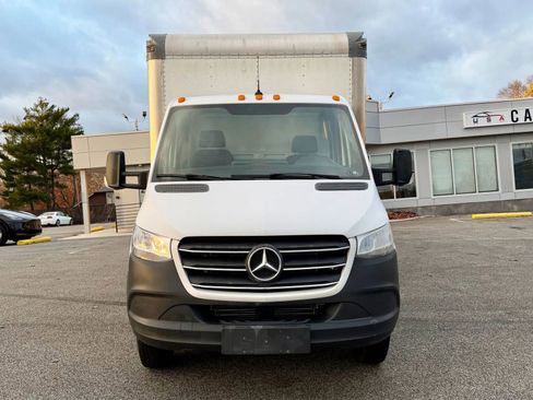 Used 2019 Mercedes-Benz Sprinter 170 image 2