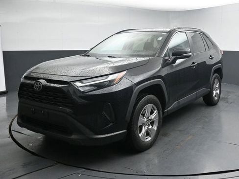 Used 2023 Toyota RAV4 XLE AWD/4WD image 4