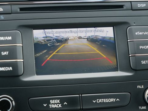 Used 2016 Kia Sedona EX image 27