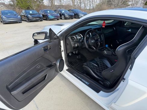 Used 2013 Ford Mustang GT Premium image 9