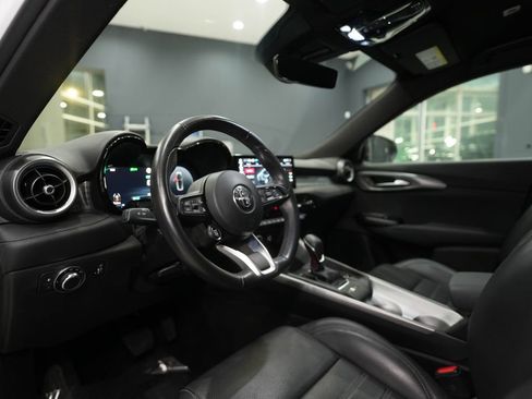 Used 2024 Alfa Romeo Tonale Ti w/ Premium Interior Package image 18
