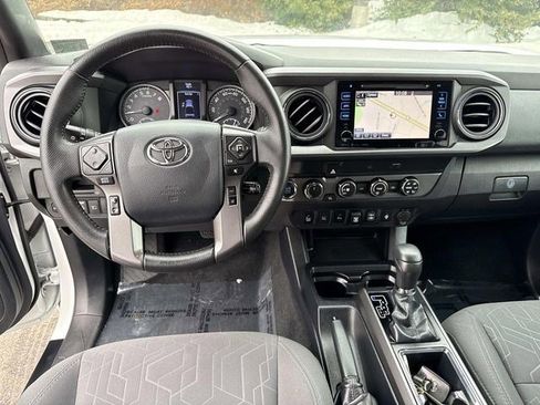 Used 2019 Toyota Tacoma TRD Off-Road w/ Technology Package image 17