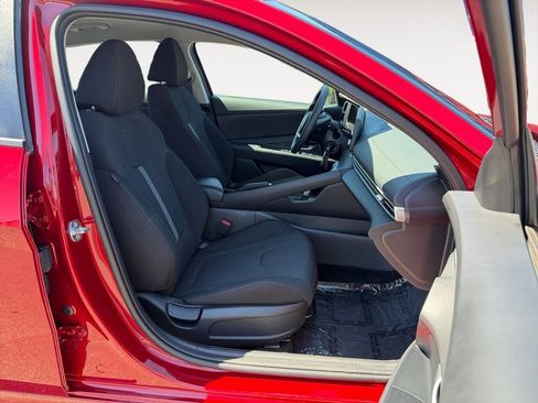 Used 2025 Hyundai Elantra SE FWD image 24