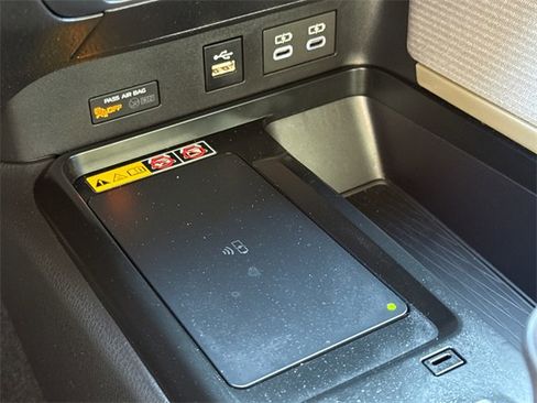 Used 2025 Toyota Camry SE image 25