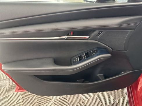 Used 2019 MAZDA MAZDA3 Sedan image 17