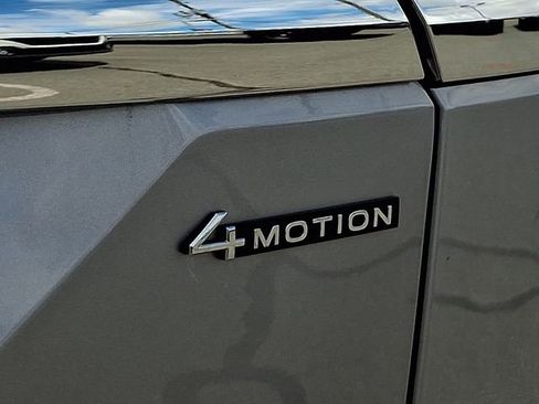 Used 2025 Volkswagen Atlas SEL AWD/4WD image 34