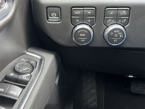 New 2026 GMC Sierra 1500 SLT image 18