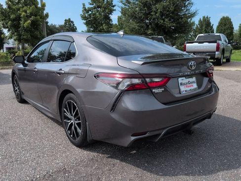Used 2021 Toyota Camry SE w/ Convenience Package FWD image 4