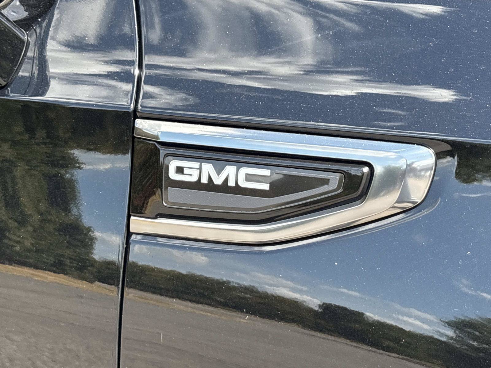 Used 2024 GMC Yukon XL AT4 w/ Technology Package AWD/4WD image 11