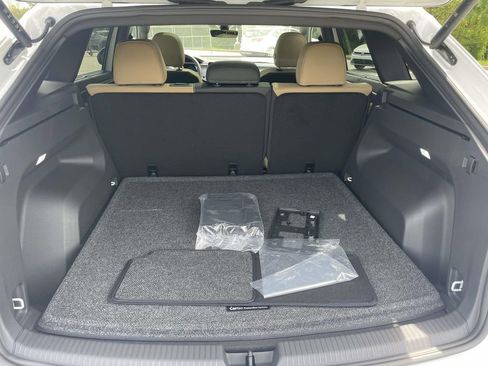 New 2026 Volkswagen Atlas Cross Sport SE FWD image 8