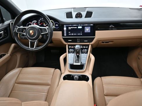 Used 2021 Porsche Cayenne image 24