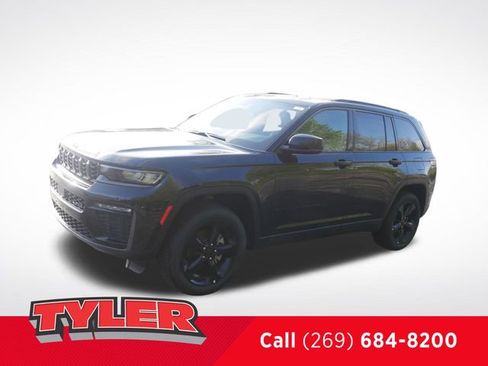New 2026 Jeep Grand Cherokee Limited w/ Limited Altitude Package AWD/4WD image 3