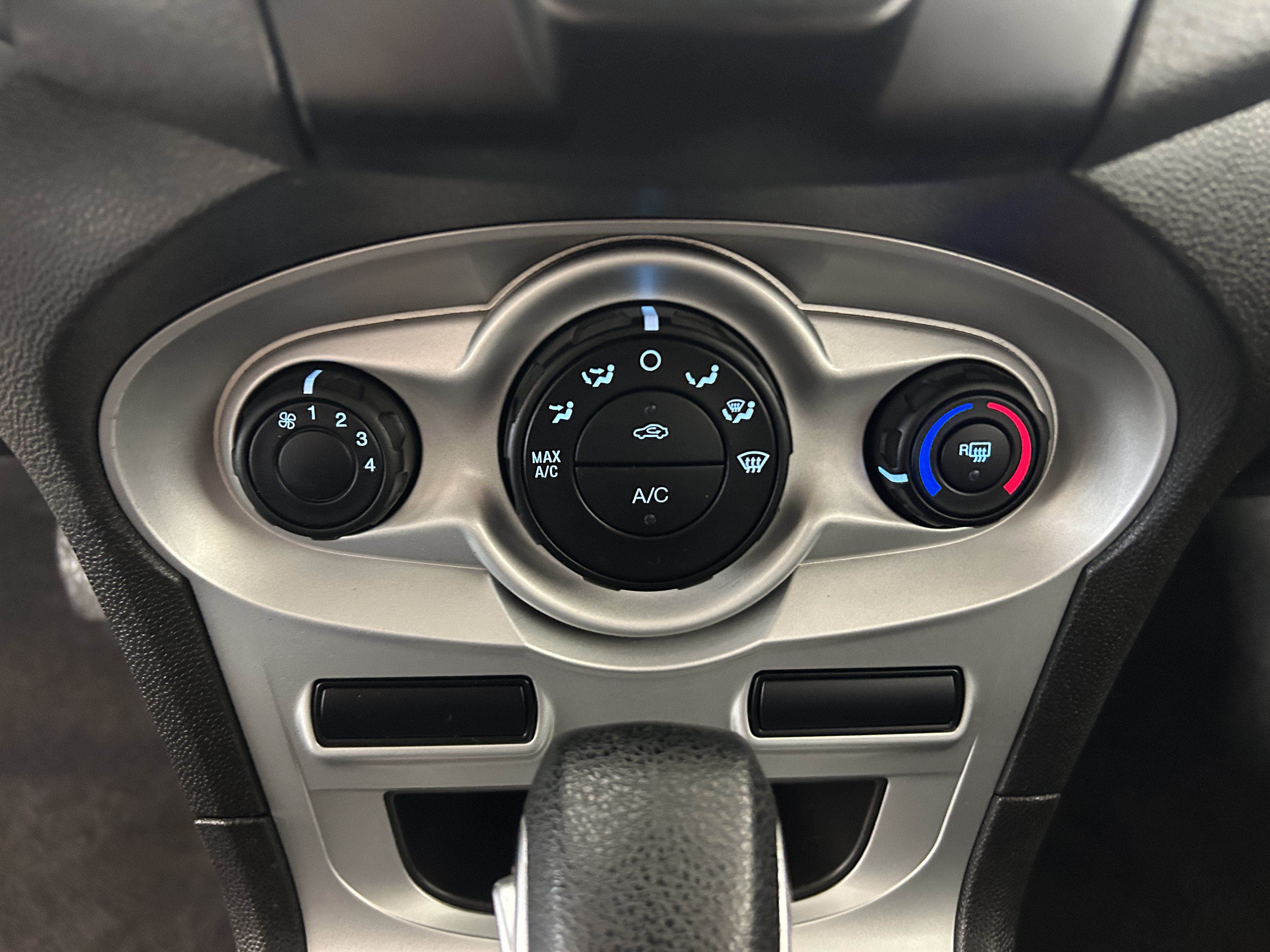 Used 2019 Ford Fiesta SE FWD image 14