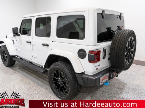 Used 2024 Jeep Wrangler Unlimited Sahara w/ Technology Group AWD/4WD image 3