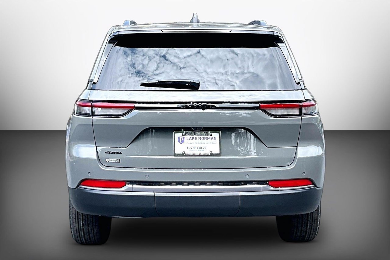 New 2027 Jeep Grand Cherokee Altitude AWD/4WD image 7