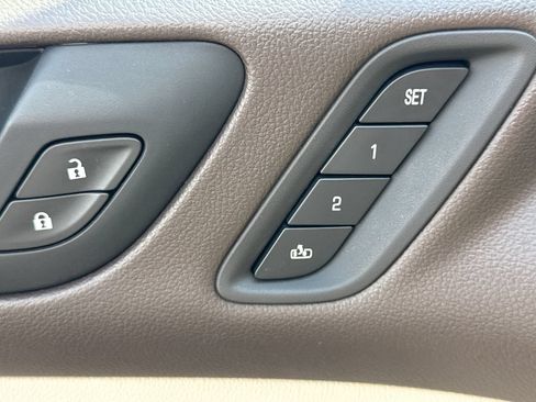Used 2018 GMC Acadia Denali w/ LPO, Cargo Package FWD image 17