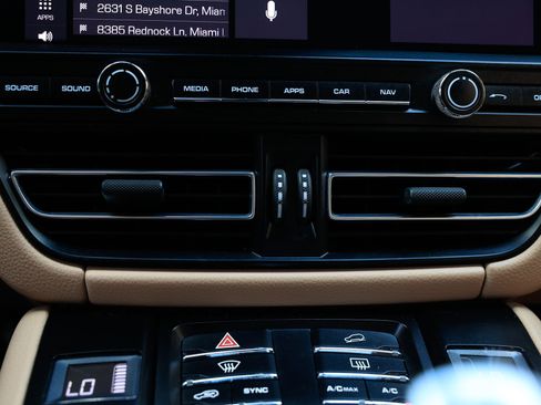 Used 2021 Porsche Macan S image 36