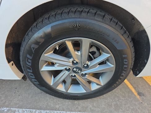 Used 2019 Kia Optima LX image 27