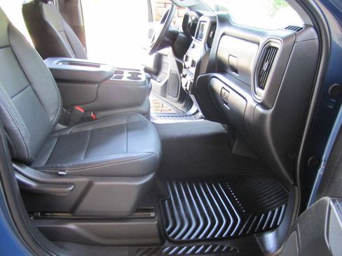 Used 2024 Chevrolet Silverado 2500 Custom w/ Custom Value Package AWD/4WD image 19