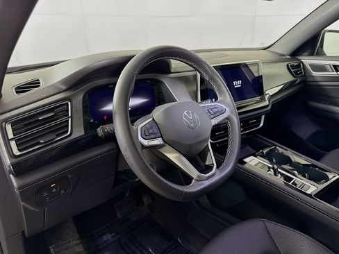 Used 2024 Volkswagen Atlas Cross Sport SE w/ Panoramic Sunroof Package image 4