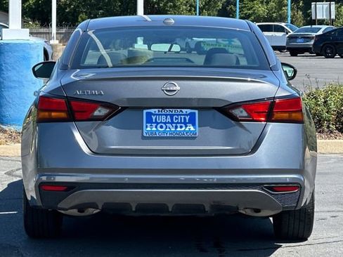 Used 2025 Nissan Altima 2.5 SV FWD image 5