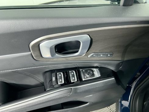 Certified 2025 Kia Sorento SX Prestige AWD/4WD image 10