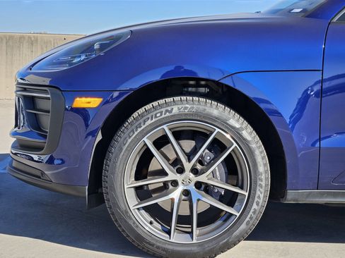 Certified 2025 Porsche Macan image 13