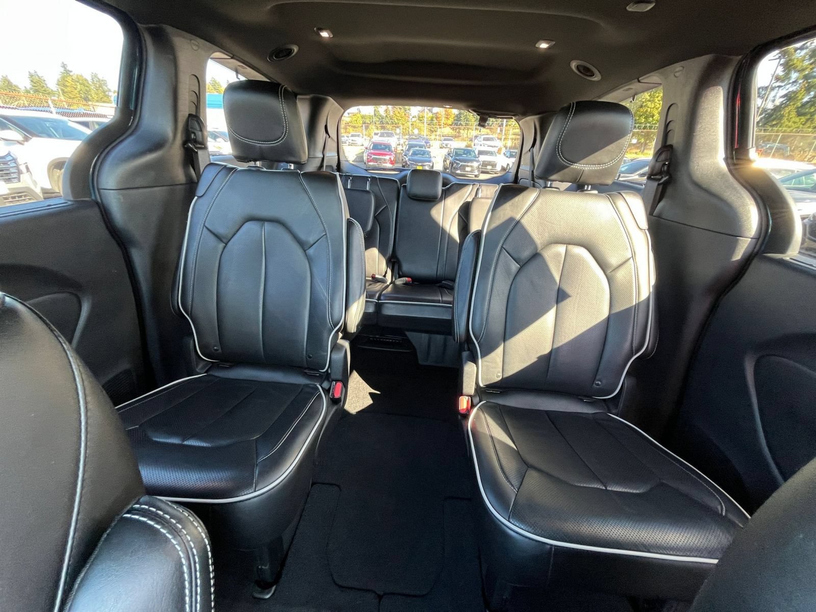 Used 2025 Chrysler Pacifica Limited FWD image 42