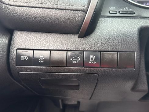 Used 2020 Toyota Camry SE FWD image 18