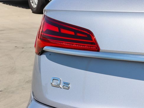 Used 2022 Audi Q5 e Premium Plus w/ Premium Plus Package AWD/4WD image 9