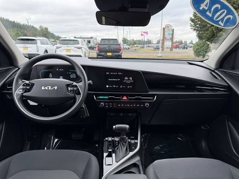 Certified 2024 Kia Niro LX FWD image 21