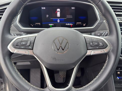 Used 2022 Volkswagen Tiguan SE image 12