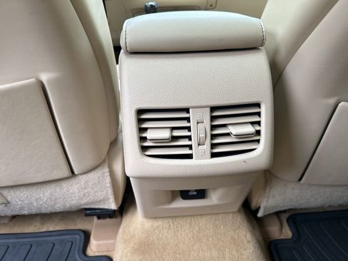 Used 2013 Lexus ES 350 w/ Luxury Pkg FWD image 28