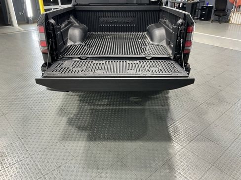 Used 2025 Nissan Frontier PRO-4X image 10