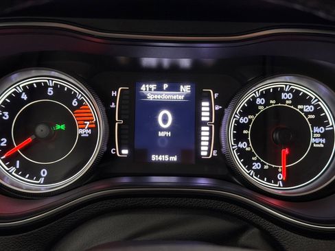 Used 2019 Jeep Cherokee Latitude Plus w/ Comfort/Convenience Group image 23