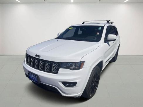 Used 2019 Jeep Grand Cherokee Altitude image 2