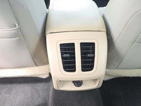 Used 2018 Ford Taurus SE FWD image 26