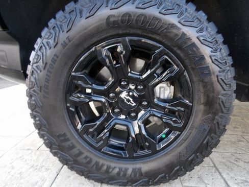 Used 2023 Chevrolet Silverado 1500 ZR2 w/ Technology Package image 14