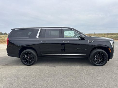 New 2026 GMC Yukon XL Denali w/ Denali Reserve Package RWD image 3