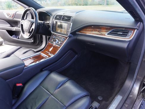 Used 2017 Lincoln Continental Select image 26