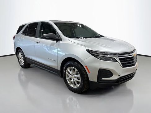 Used 2022 Chevrolet Equinox LS w/ LS Convenience Package FWD image 5