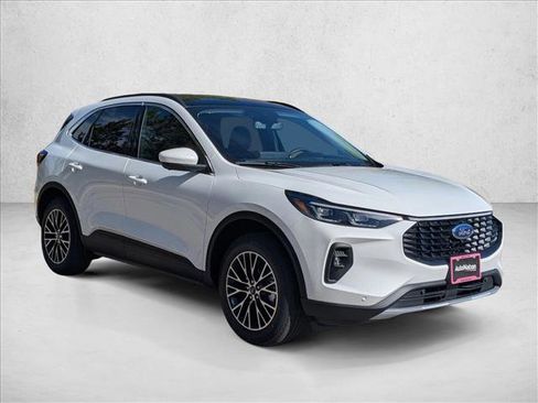 New 2026 Ford Escape SE w/ PHEV Premium Package FWD image 6
