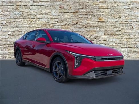 New 2025 Kia K4 LXS image 2