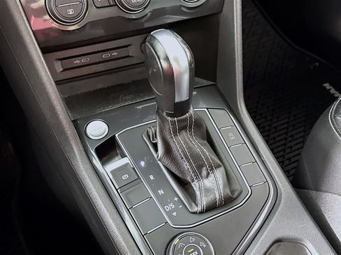 Used 2021 Volkswagen Tiguan SE image 19